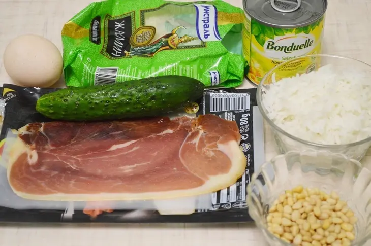 Салат с рисом, овощами и сыровяленым мясом..: шаг 1