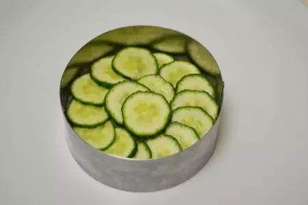 Салат с рисом, овощами и сыровяленым мясом..: шаг 3