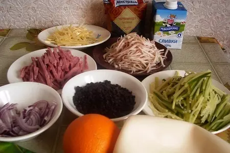Салат-коктейль с  чечевицей, ветчиной и кальмарами: шаг 1