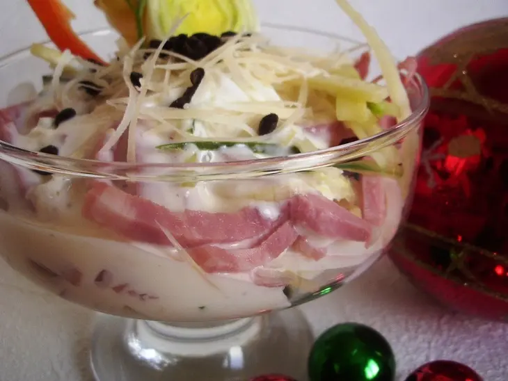 Салат-коктейль с  чечевицей, ветчиной и кальмарами: шаг 4