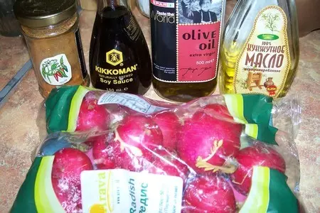 Редиска в соевом соусе с маслом и чили: шаг 1