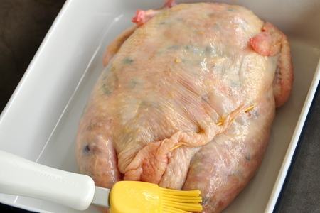 Цыпленок фаршированный клюквой и каперсами: шаг 11