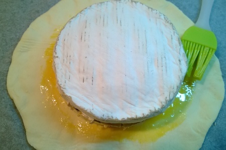 Запеченный сыр бри в тесте с клюквенной начинкой.: шаг 7