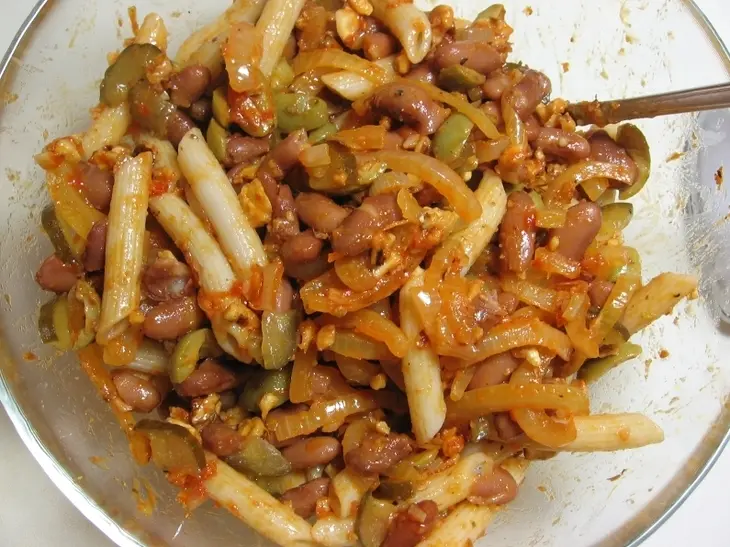 Курица, фаршированная фасолью с макаронами: шаг 8