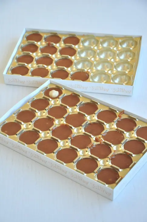 Конфеты "toffifee" с клюквой и фундуком приготовленные руками ребенка: шаг 6