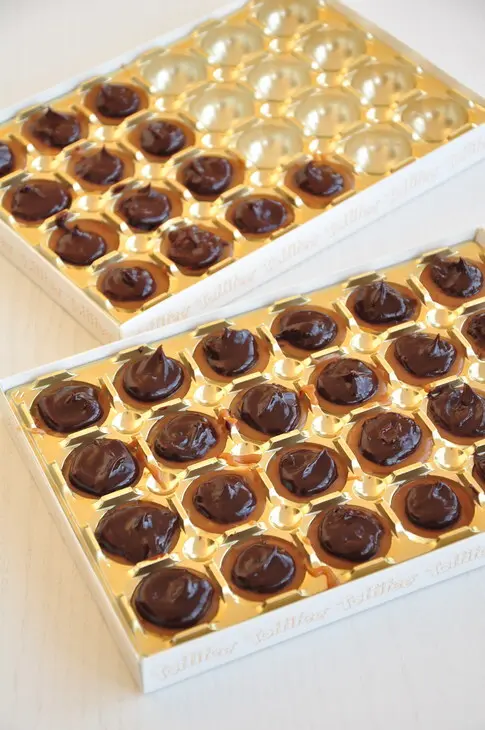 Конфеты "toffifee" с клюквой и фундуком приготовленные руками ребенка: шаг 10