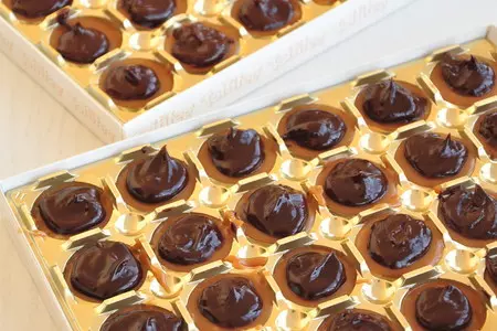 Конфеты "toffifee" с клюквой и фундуком приготовленные руками ребенка: шаг 10