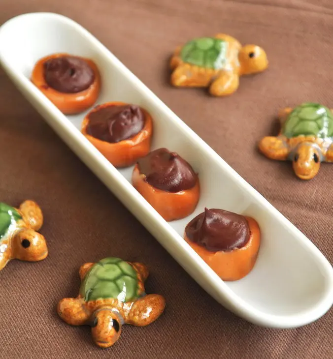 Конфеты "toffifee" с клюквой и фундуком приготовленные руками ребенка: шаг 11