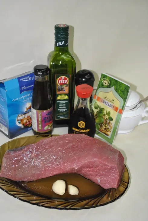 Праздничный салат с ростбифом, сыром и свежими овощами: шаг 1