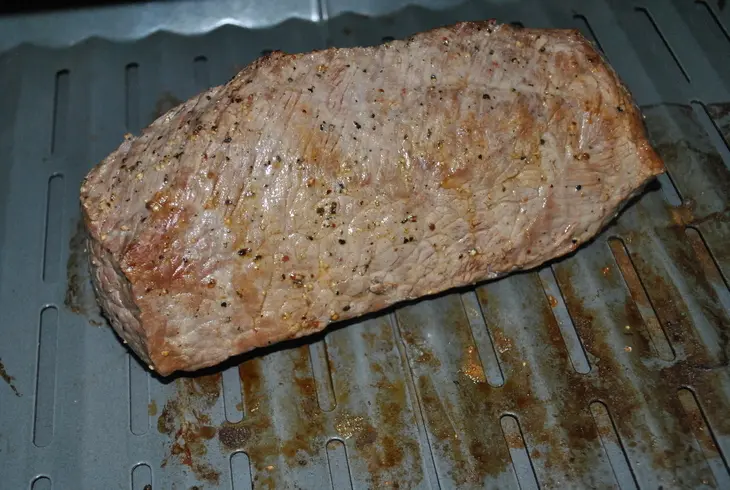 Праздничный салат с ростбифом, сыром и свежими овощами: шаг 9