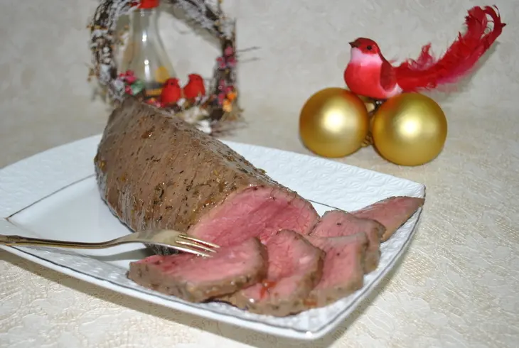 Праздничный салат с ростбифом, сыром и свежими овощами: шаг 12