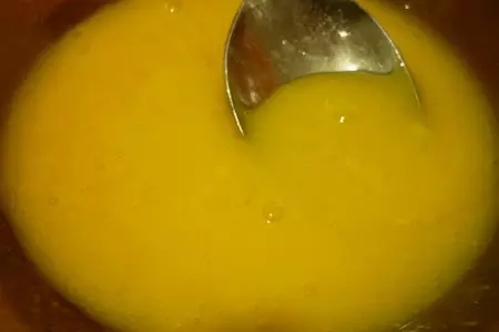 Бисквитный рулет с начинкой из творога и халвы: шаг 4