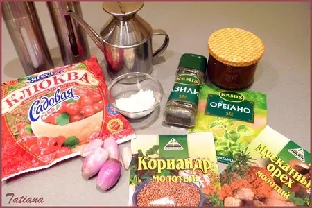 Рулеты из индейки с вяленой клюквой в миндальной панировке+соус клюквенный: шаг 7