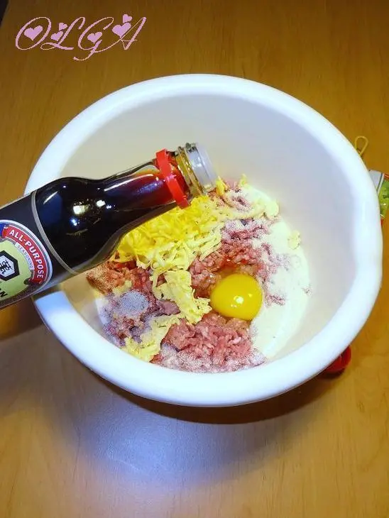 Мясной рулет с начинкой из макарон: шаг 2