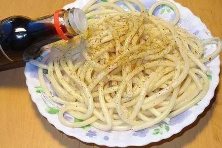 Мясной рулет с начинкой из макарон: шаг 3