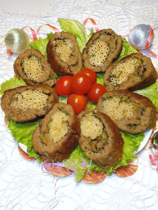 Мясной рулет с начинкой из макарон: шаг 10