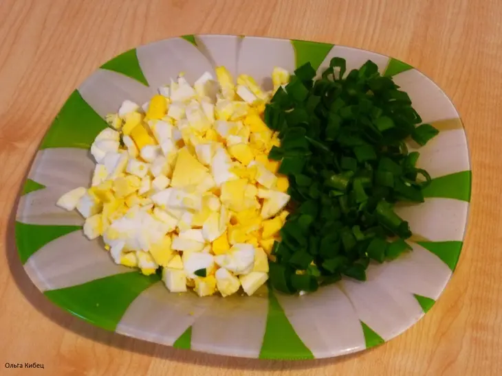 Закусочный селедочный салат: шаг 2