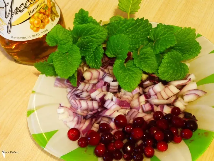 Закусочный селедочный салат: шаг 3