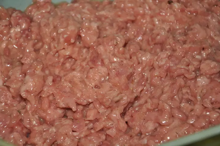 Шарлотка мясная с баклажанами: шаг 3