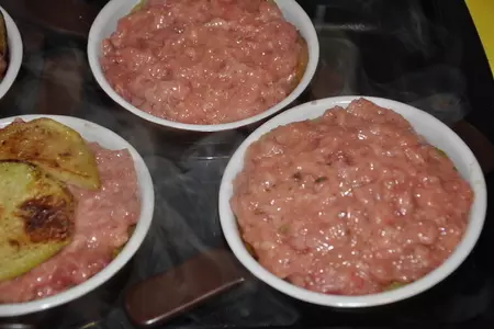 Шарлотка мясная с баклажанами: шаг 5