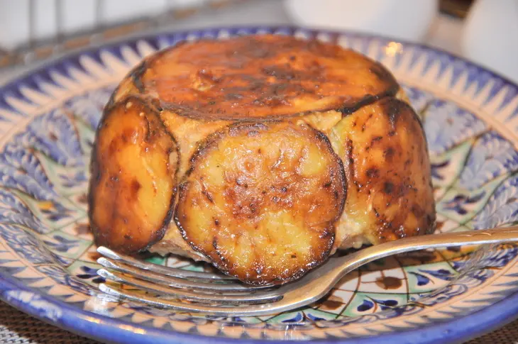 Шарлотка мясная с баклажанами: шаг 8