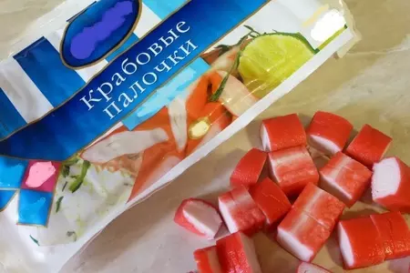 Творожный крем с крабовыми палочками: шаг 1