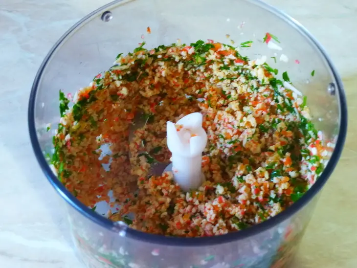 Творожный крем с крабовыми палочками: шаг 4