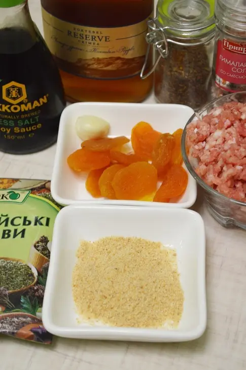 Куриное филе фаршированное свининой и курагой: шаг 1