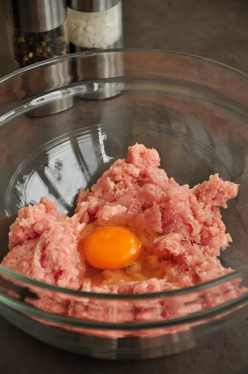 Утка по - царски, фаршированная блинами и клюквой: шаг 8