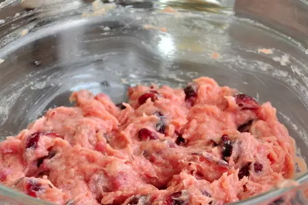 Утка по - царски, фаршированная блинами и клюквой: шаг 10