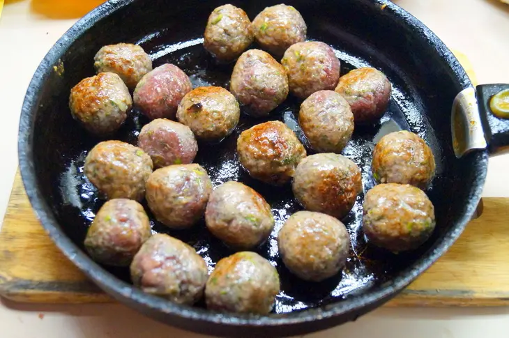 Мясные шарики в медовой глазури и кунжуте.: шаг 2