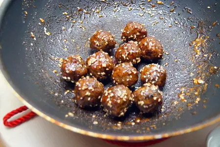 Мясные шарики в медовой глазури и кунжуте.: шаг 5
