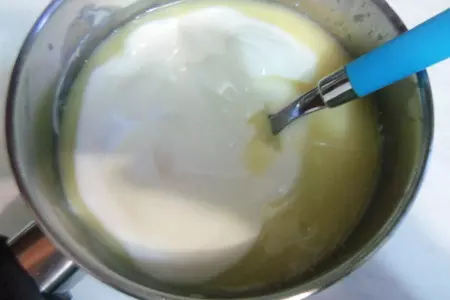 Десерт из белого шоколада с мандаринами, печеньем и гранатом: шаг 2