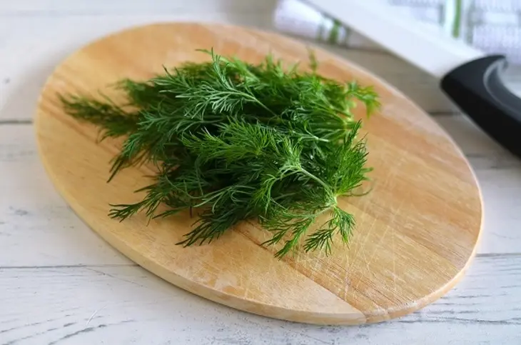 Картофельные корзиночки с селедкой и клюквой: шаг 2