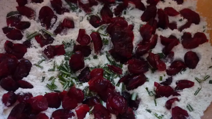 Ирландский содовый хлеб с клюквой,розмарином и грецкими орехами (рождественский завтрак): шаг 2