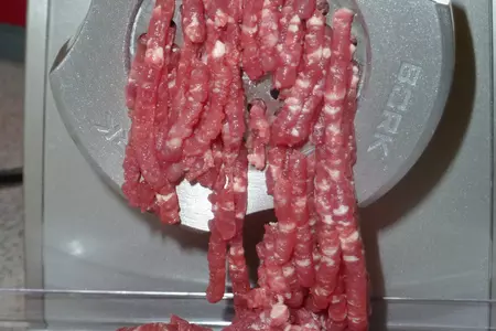 Мясное "полено" для торжественных случаев с вялеными помидорами, моцареллой и клюквой: шаг 1