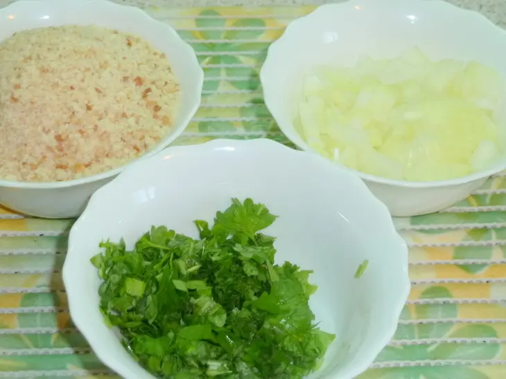 Мясное "полено" для торжественных случаев с вялеными помидорами, моцареллой и клюквой: шаг 2