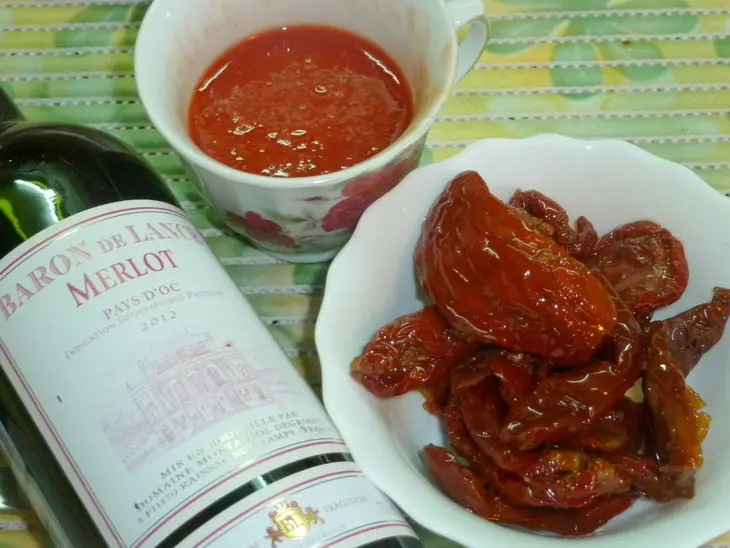 Мясное "полено" для торжественных случаев с вялеными помидорами, моцареллой и клюквой: шаг 4