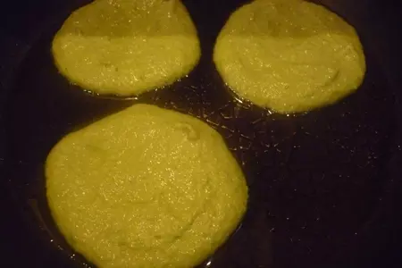 Гороховые оладьи с икоркой: шаг 4