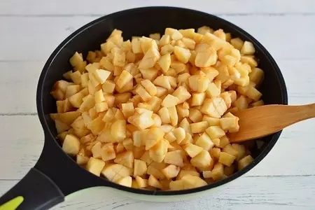 Штрудель с клюквой и яблоками: шаг 5