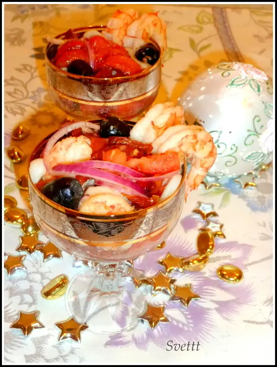 Салат "прощальноновогодний" с овощами, кальмарами и креветками: шаг 8