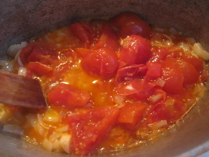 Тушеная картошка с курицей и капустой: шаг 2