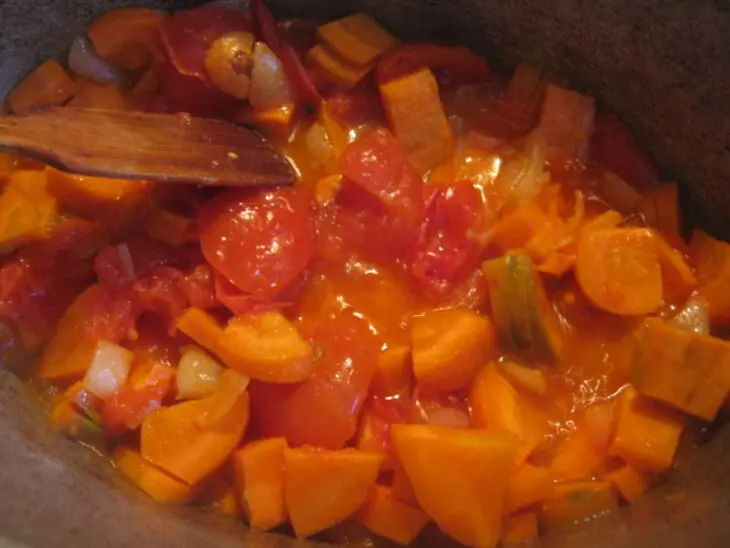 Тушеная картошка с курицей и капустой: шаг 3
