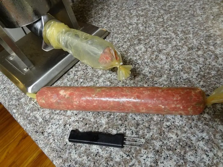 Колбаса - chicken and beef: шаг 6