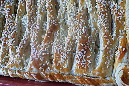 Свинина с клюквой и ананасами запеченная с сыром под румяной слоеной ажурной шапочкой!: шаг 5
