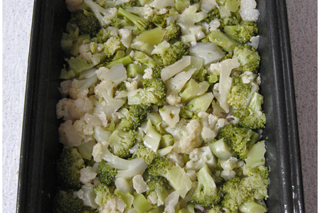 Яичная запеканка с брокколи, цветной капустой и фрикадельками из форели: шаг 5