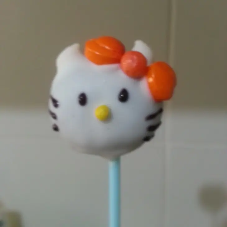 Hello kitty cake pops или конфеты на палочке привет кися: шаг 6
