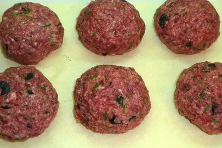 Мясные биточки, фаршированные сыром (кинокулинарный фм): шаг 2