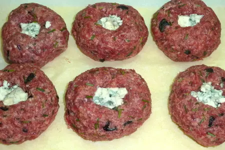 Мясные биточки, фаршированные сыром (кинокулинарный фм): шаг 3
