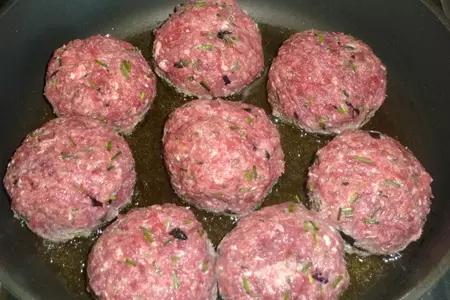 Мясные биточки, фаршированные сыром (кинокулинарный фм): шаг 4
